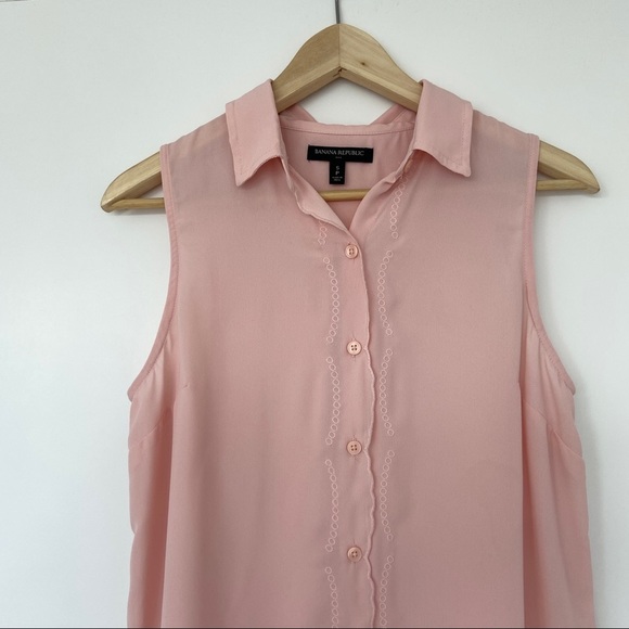 BANANA REPUBLIC BUTTON DOWN SLEEVELESS PINK FLOWY TOP/BLOUSE WITH SCALLOP DETAIL - Picture 3 of 7